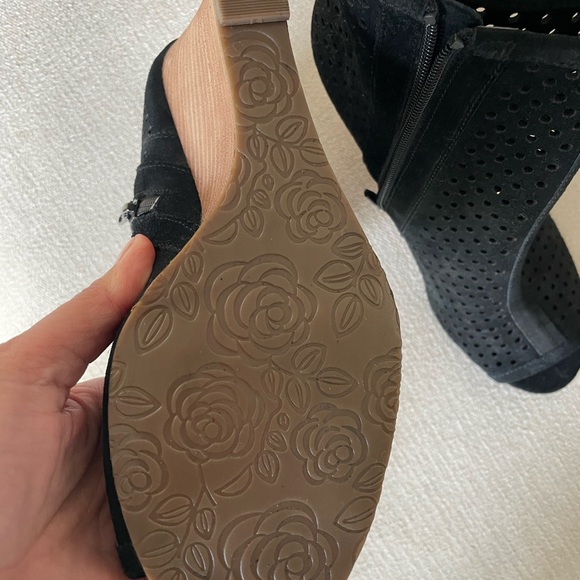 Never worn Carlos Santana 9.5 M black open toe shoe booties - Picture 4 of 6